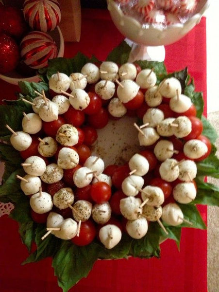 caprese wreath holiday party appetizer