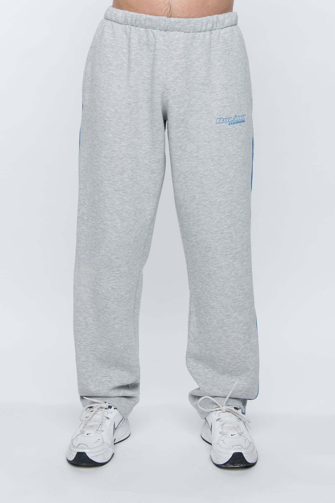 loose sweatpants