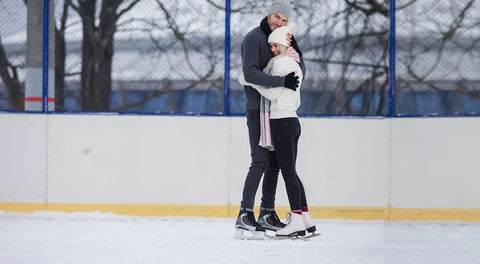 What To Wear When You're Ice Skating Outdoors – Hot Chillys