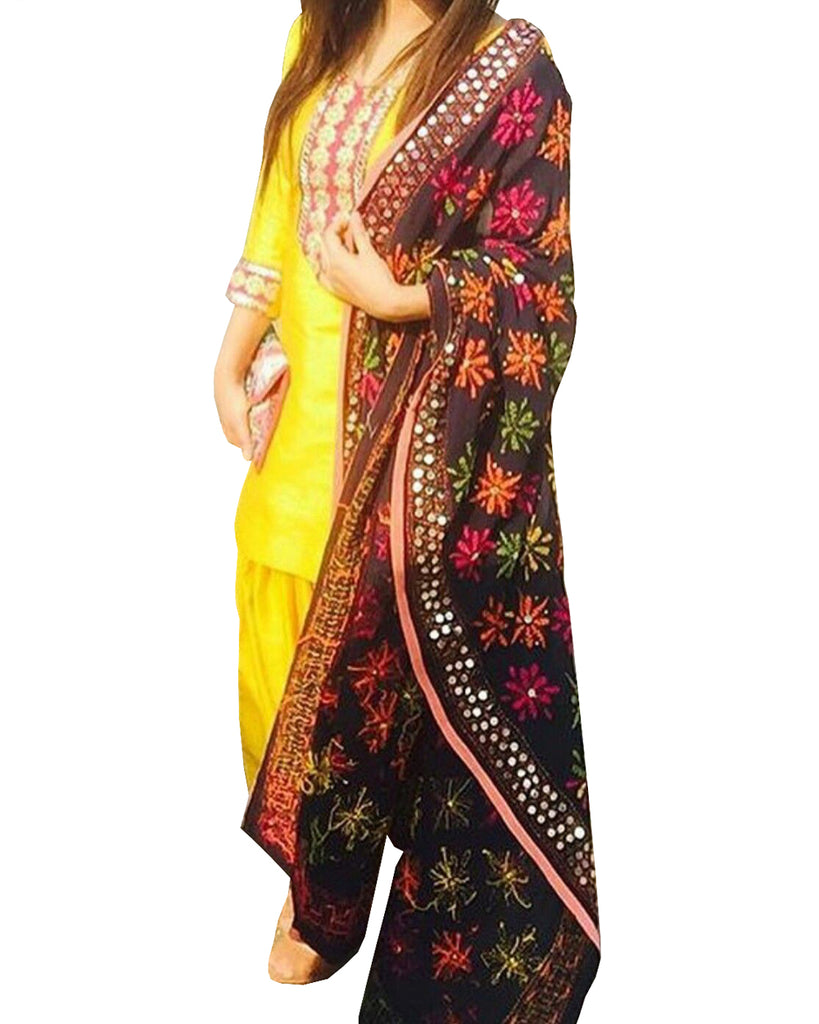 suit with phulkari dupatta