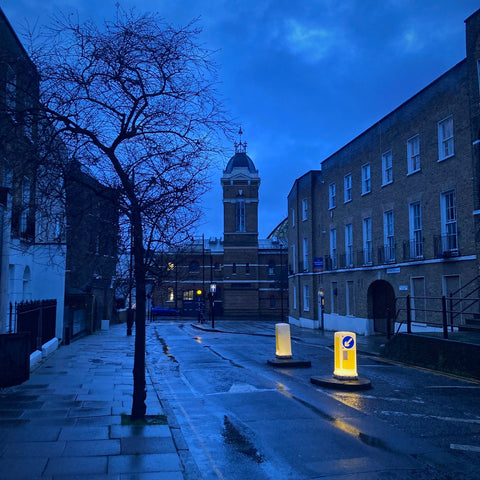 An Early, Dark and Wet Morning in London (LEO Design)