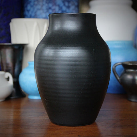 English Art Deco Hand-Thrown Vase with Black Satin Glaze by Edward Thomas Radford for Pilkington Royal Lancastrian (LEO Design)