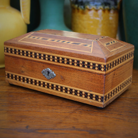 Marquetry Cigar Box with Chamfered Top & Tin-Lined Interior (LEO Design)