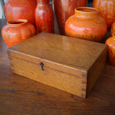 Quarter-Sawn Oak Desk Box with Dovetailed Joinery (LEO Design)