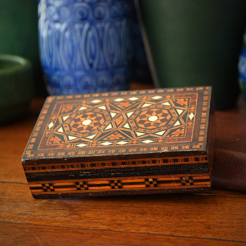 Mid-Century Middle Eastern Marquetry Trinket Box with Inlaid Wood Veneers and Mother-of-Pearl (LEO Design)