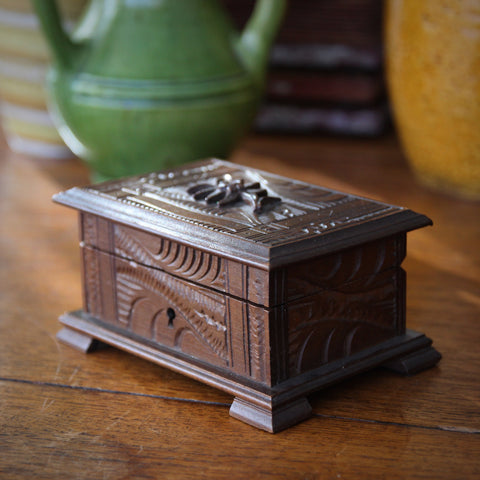 Swiss Blackforest Hand-Carved Wooden Box with Edelweiss Decoration and Eggplant Lining (LEO Design)