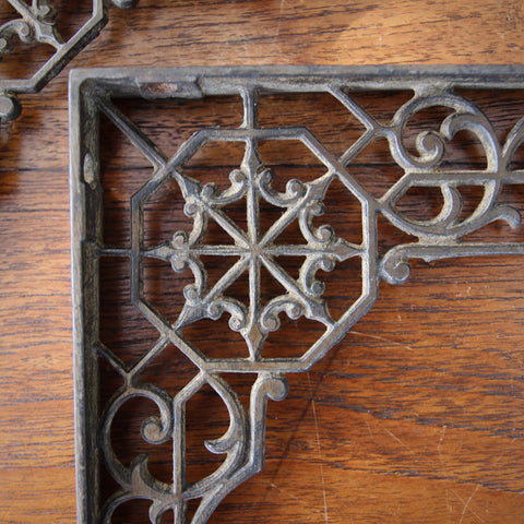 Victorian Cast Iron Shelf Brackets with Pierced Tracery (LEO Design)