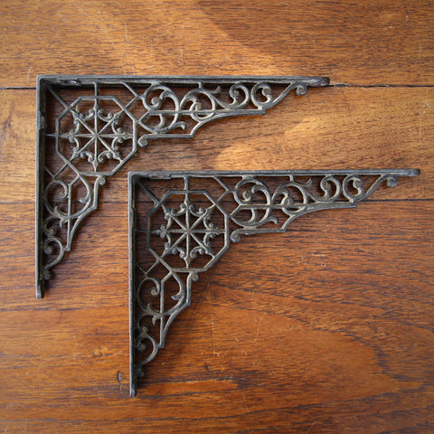 Victorian Cast Iron Shelf Brackets with Pierced Tracery (LEO Design)