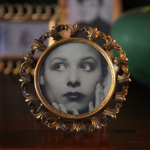 French Twenties Round Brass Frame with Garland of Fleurs de Lys (LEO Design)