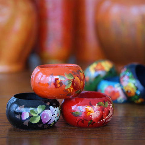 Set of Six Hand-Painted Wooden Napkin Rings with Flamboyant Floral Decoration (LEO Design)