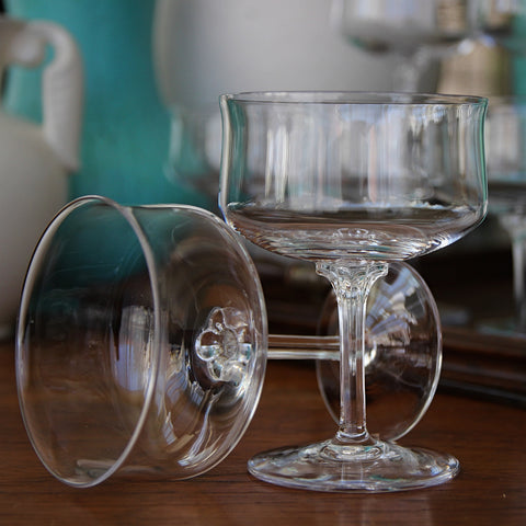 Eight Quality Crystal Cocktail or Champagne Glasses with Tulip-Form Bowls and Faceted Stems (LEO Design)