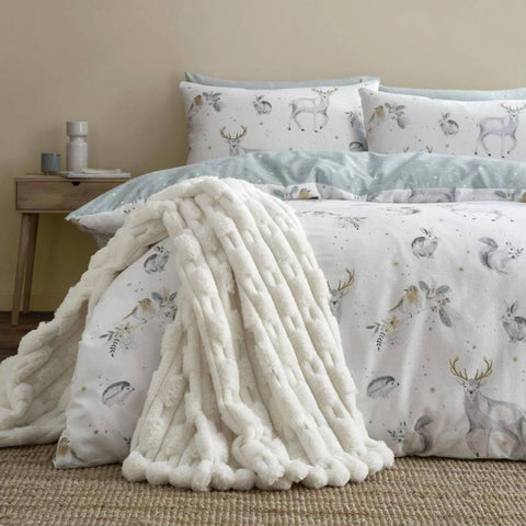 The Trendiest Throws to Keep You Warm and Cosy