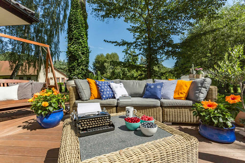How to Accessorize Your Outdoor Living Space: The Ultimate Guide to Style and Functionality