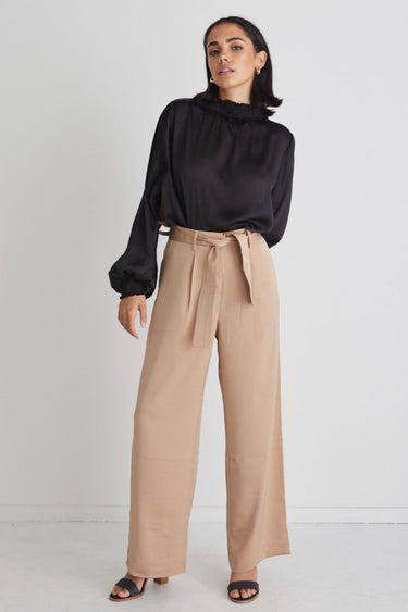 25 Chic Outfit Ideas To Wear With Satin Pants  Chic Pursuit The Best In  Styling Luxury Fashion  Beauty