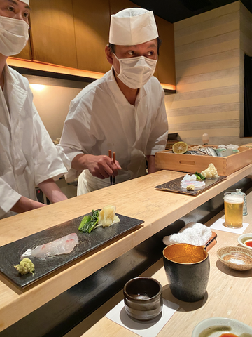 sushi chef at hidden restaurant in Tokyo serving chefs selection omakase dinner