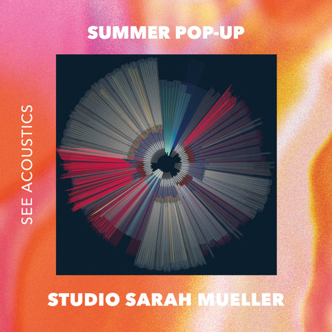 Studio Sarah Müller, Foto einer grafischen Arbeit, von der Bildmitte gehen farbige Strahlen in alle Richtungen