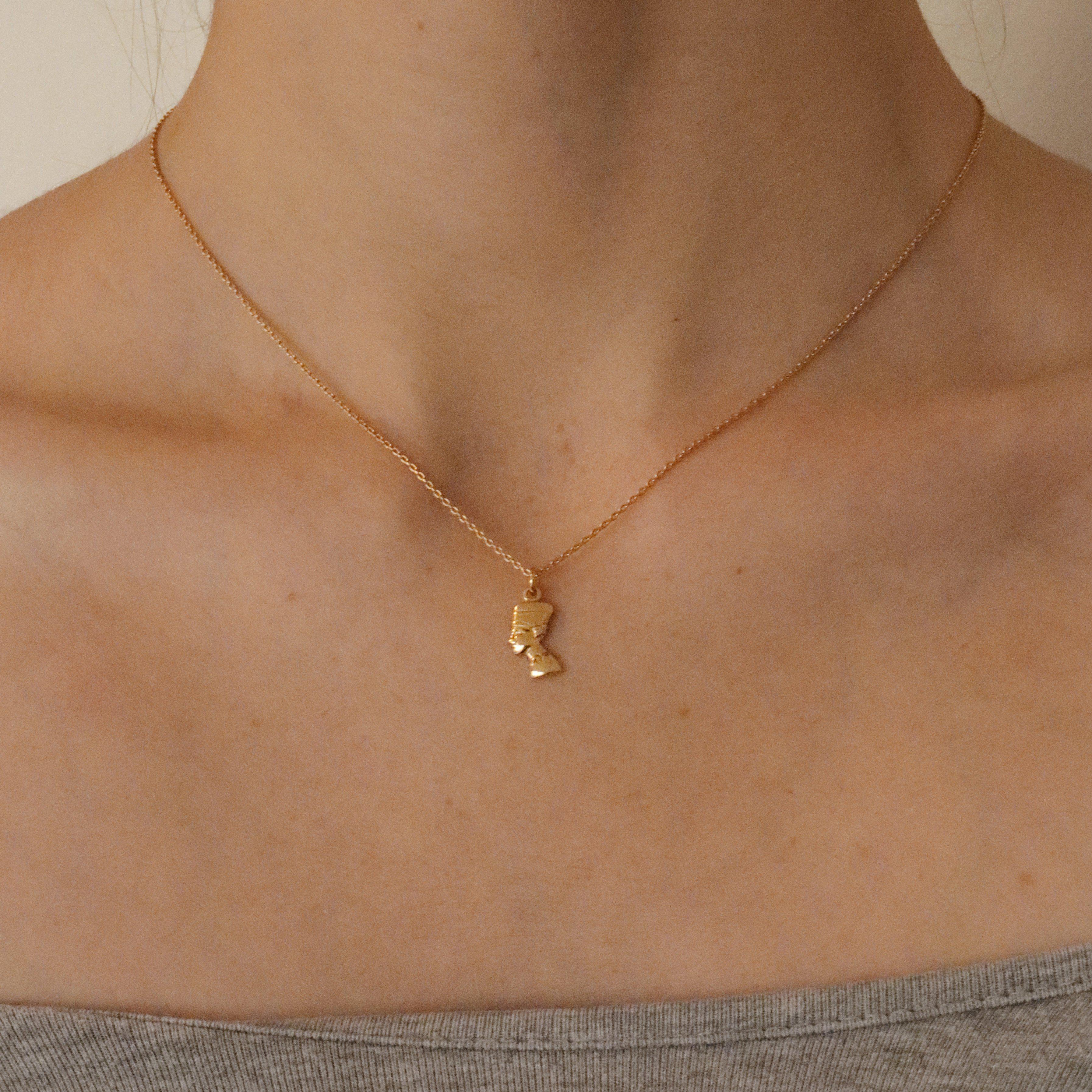 gold chain with pendant