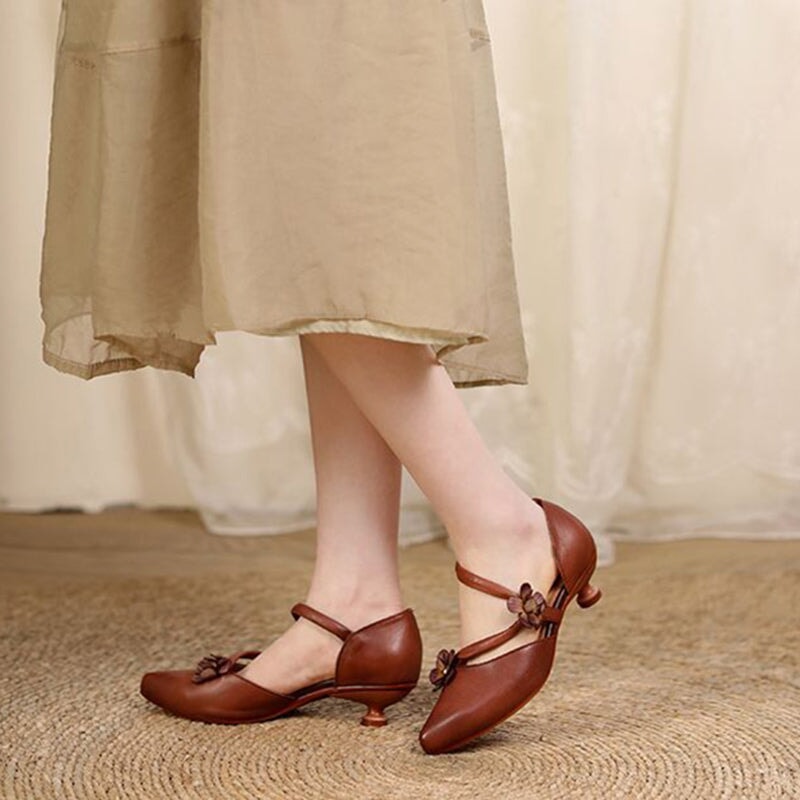 Retro Style Flowers Pointed-Toe Pumps For Women Kitty Heel Designer Shoes Coffee/Camel