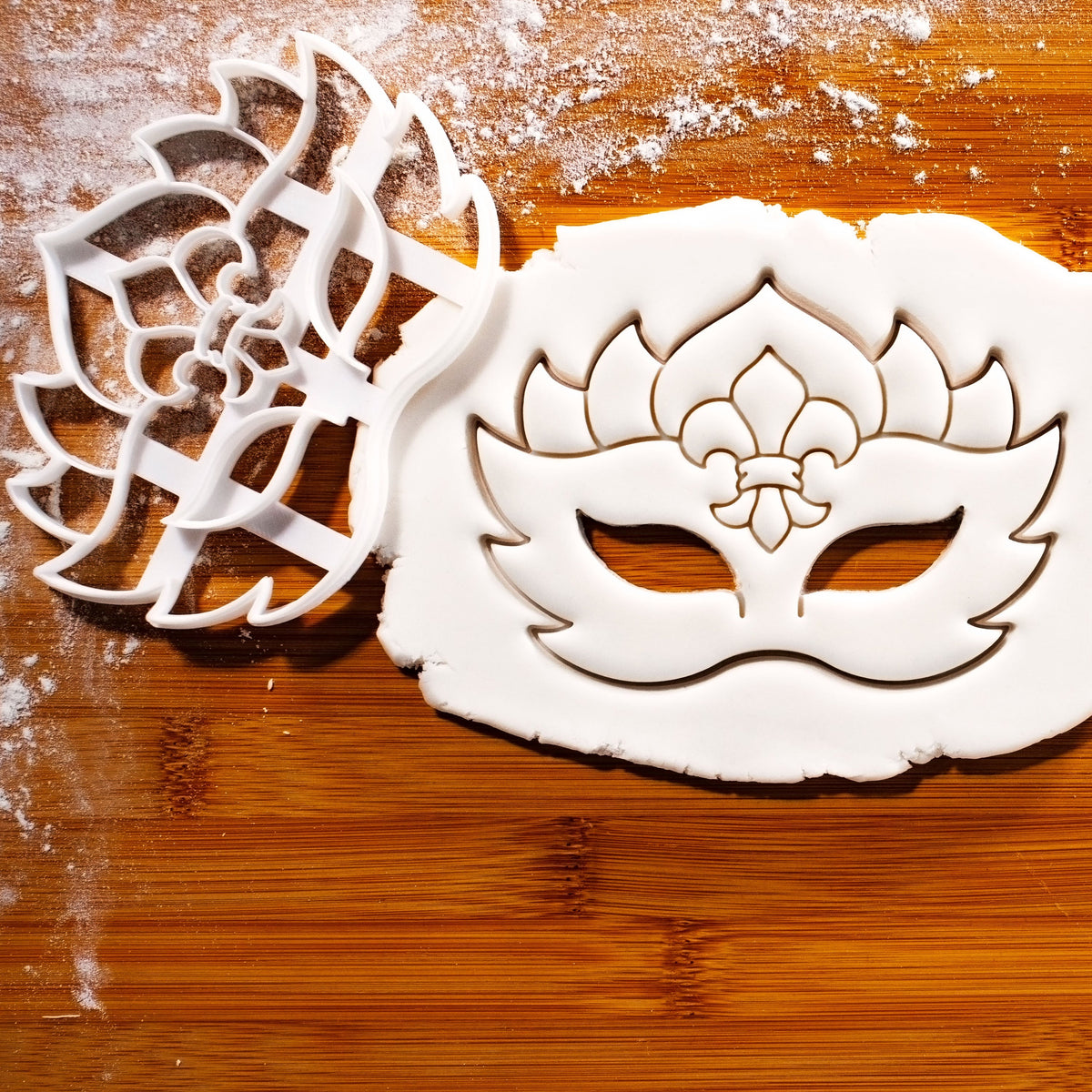 BAKERLOGY Set of 2 Carnival theme Cookie Cutters (Designs: Fleur de lis and  Mardi Gras Mask)