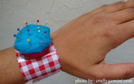 How to Make a Pin Cushion Bracelet (Tutorial) - KAMsnaps®