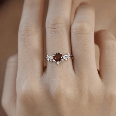 Heart’s Desire Red Garnet Ring (White Gold)©