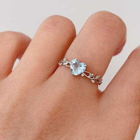 Everlasting Aquamarine Ring (White Gold)©