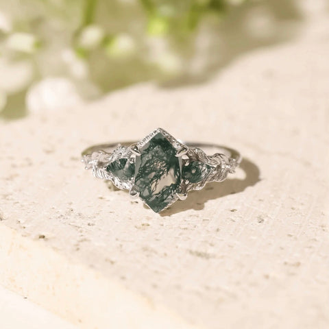 Gardenia Moss Agate Ring (White Gold)