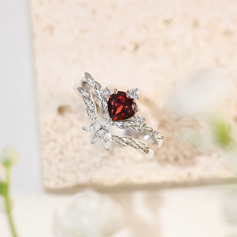 Flaming Heart Red Garnet White Gold Ring Set©