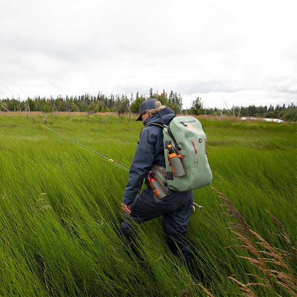 fishpond thunderhead waterproof fly fishing backpack eco yucca walking in grass new 2022