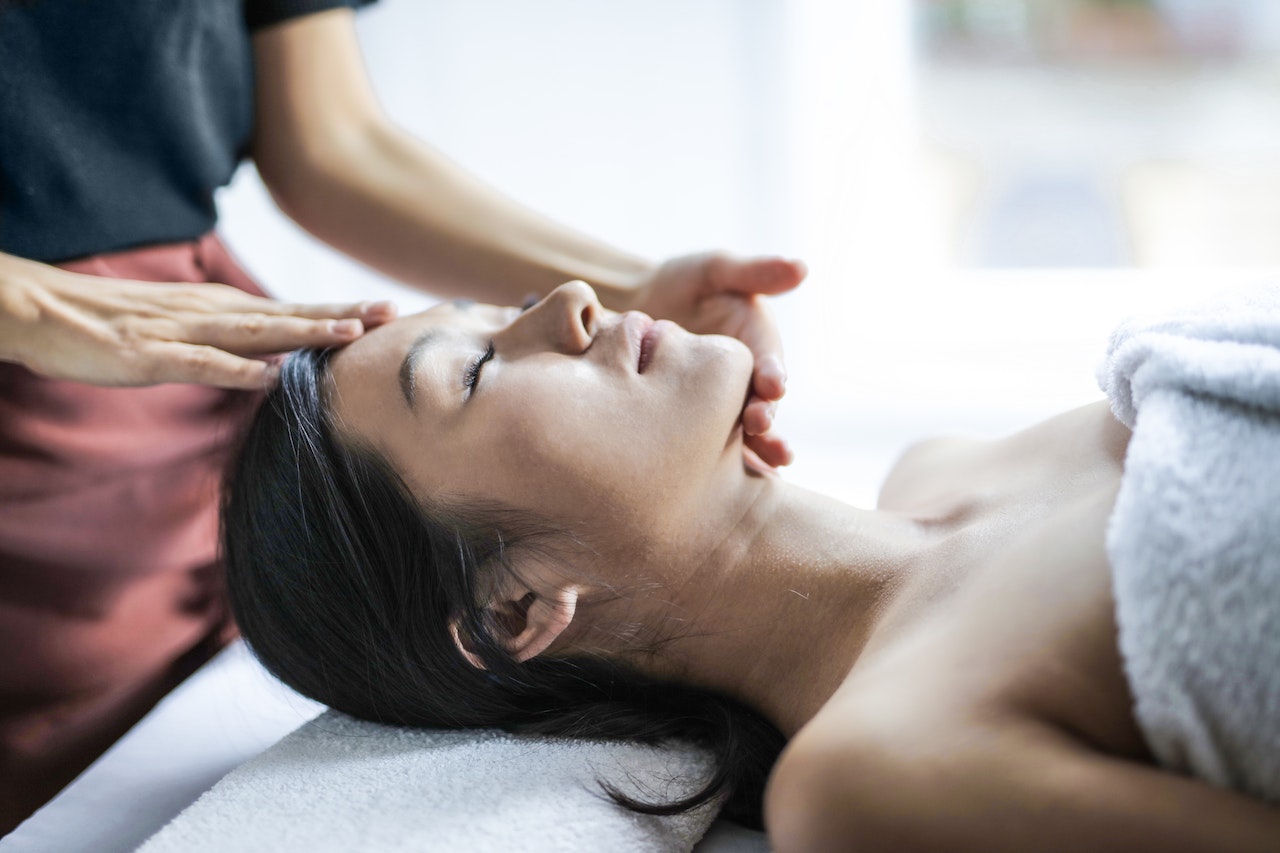 The benefits of an Indian head massage — VULSINI