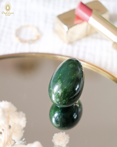 oeuf-puissance-feminine-oeuf-de-yoni-jade-vert-nephrite-moyen-non-troue