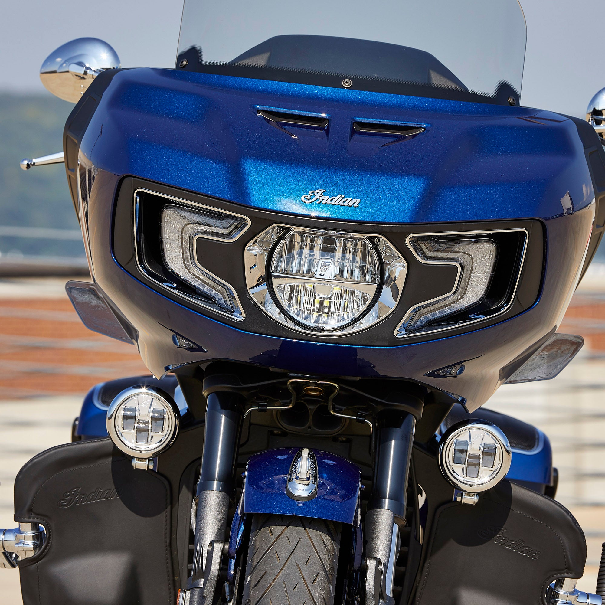 Pathfinder S LED Driving Lights Mount (Challenger) – Indian Motorcycle