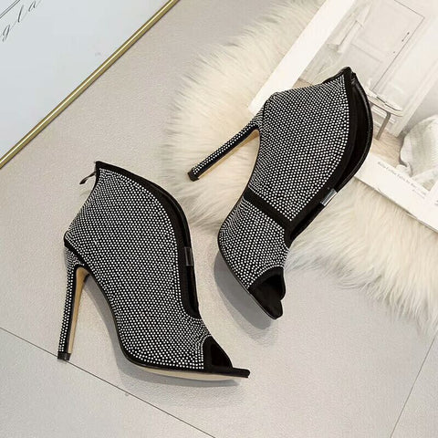 v shaped ankle boots