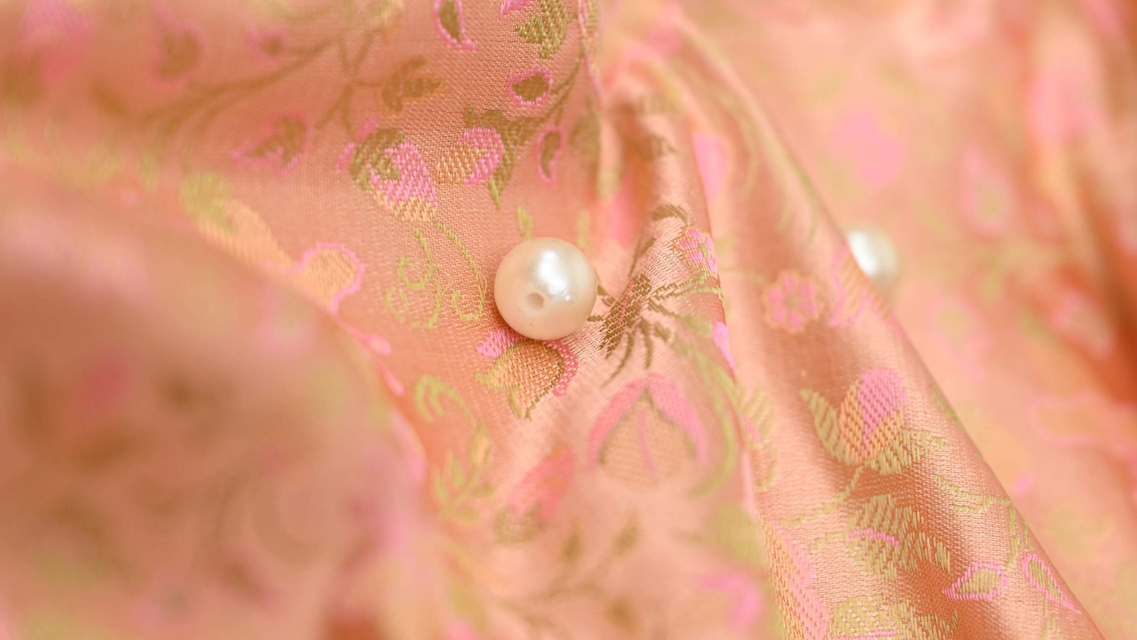 How to identify pure silk