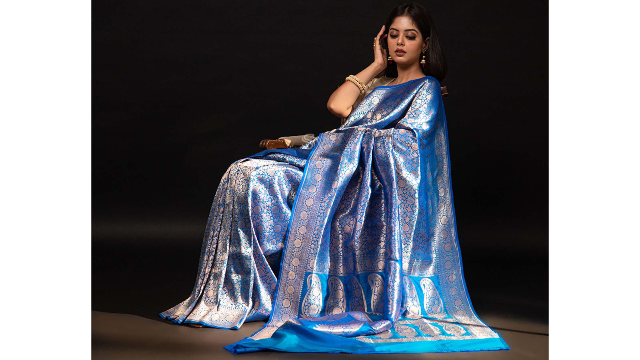 Jahnavi Kapoor wear Blue banarasi saree