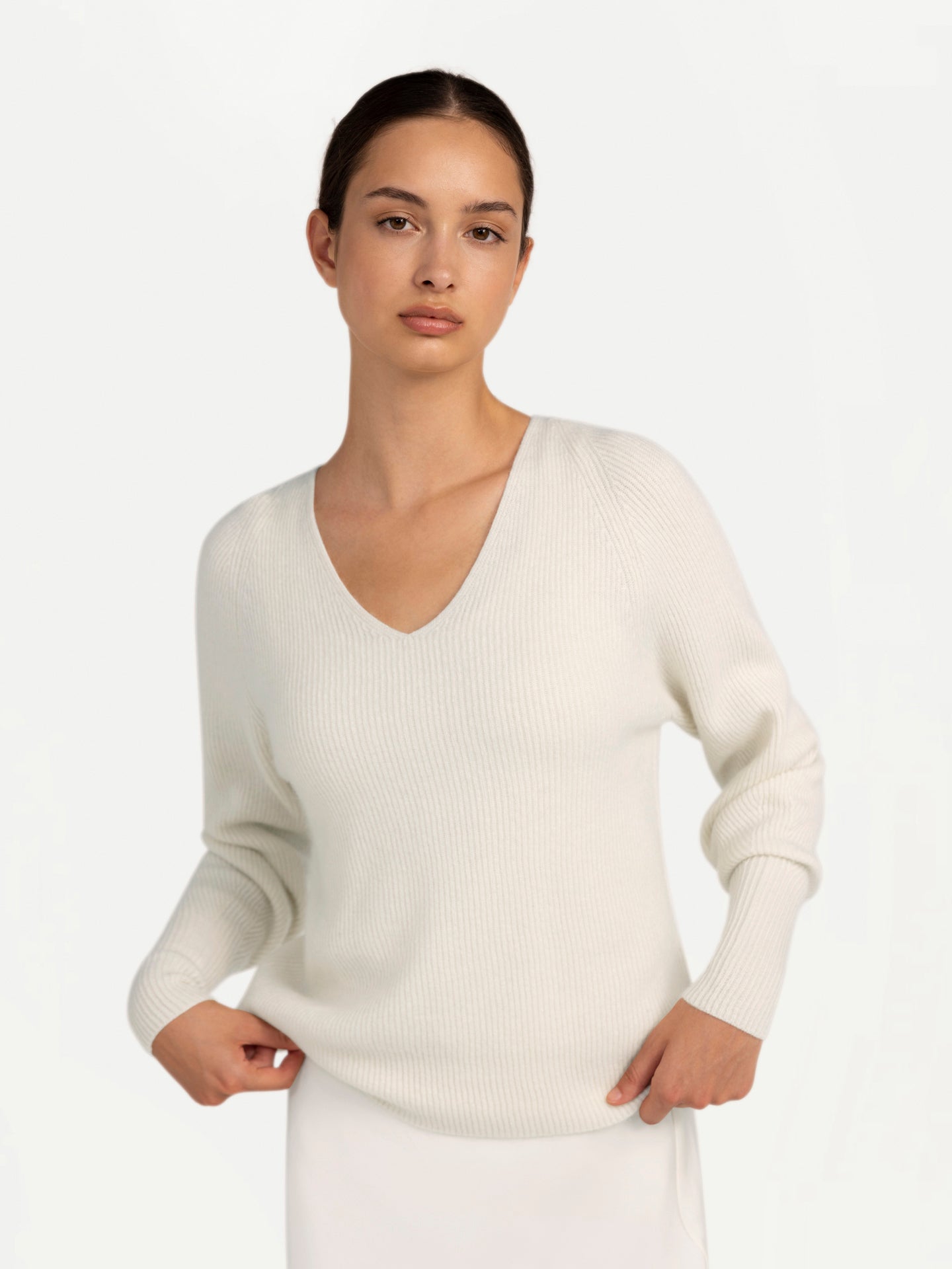 Women's Organic Cashmere bishop-sleeve V-neck sweater Off White - Gobi Cashmere 