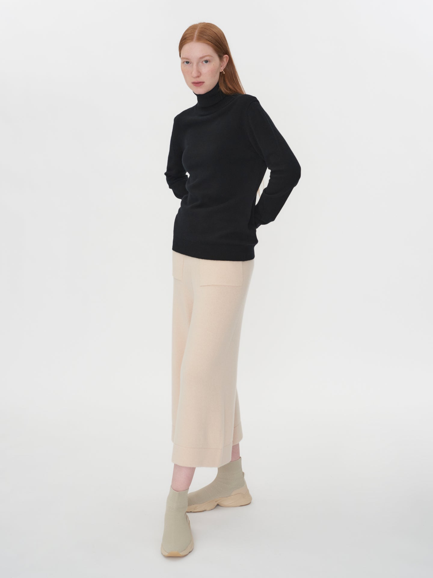 Basic Cashmere Turtle Neck Sweater