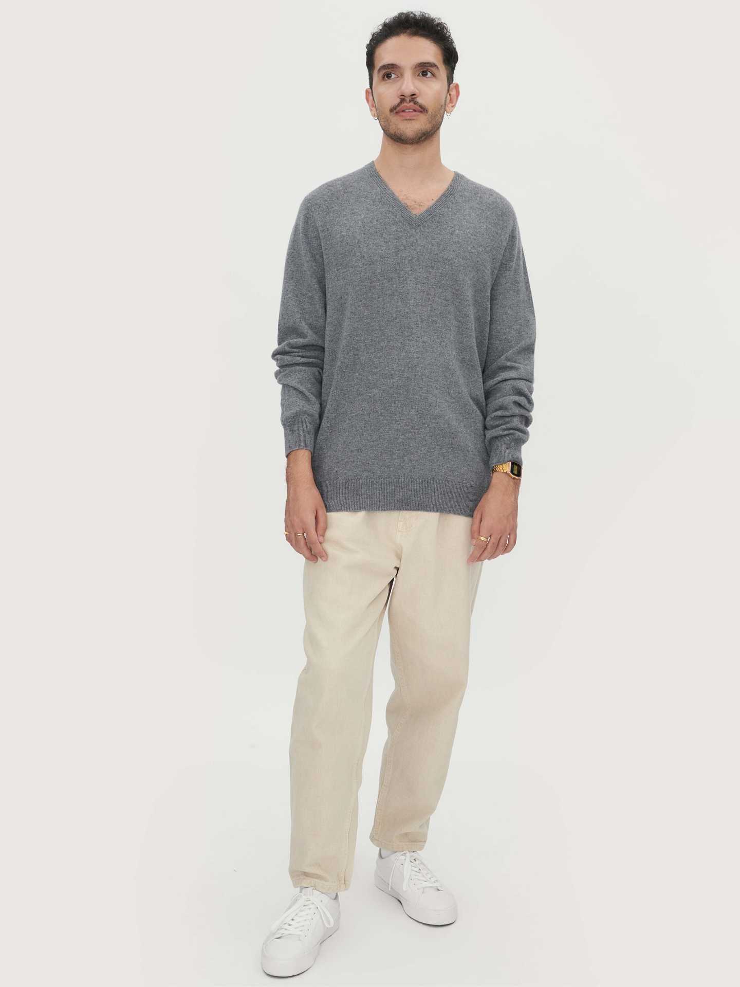 Men's Cashmere Basic V-Neck Sweater Dim Gray - Gobi Cashmere