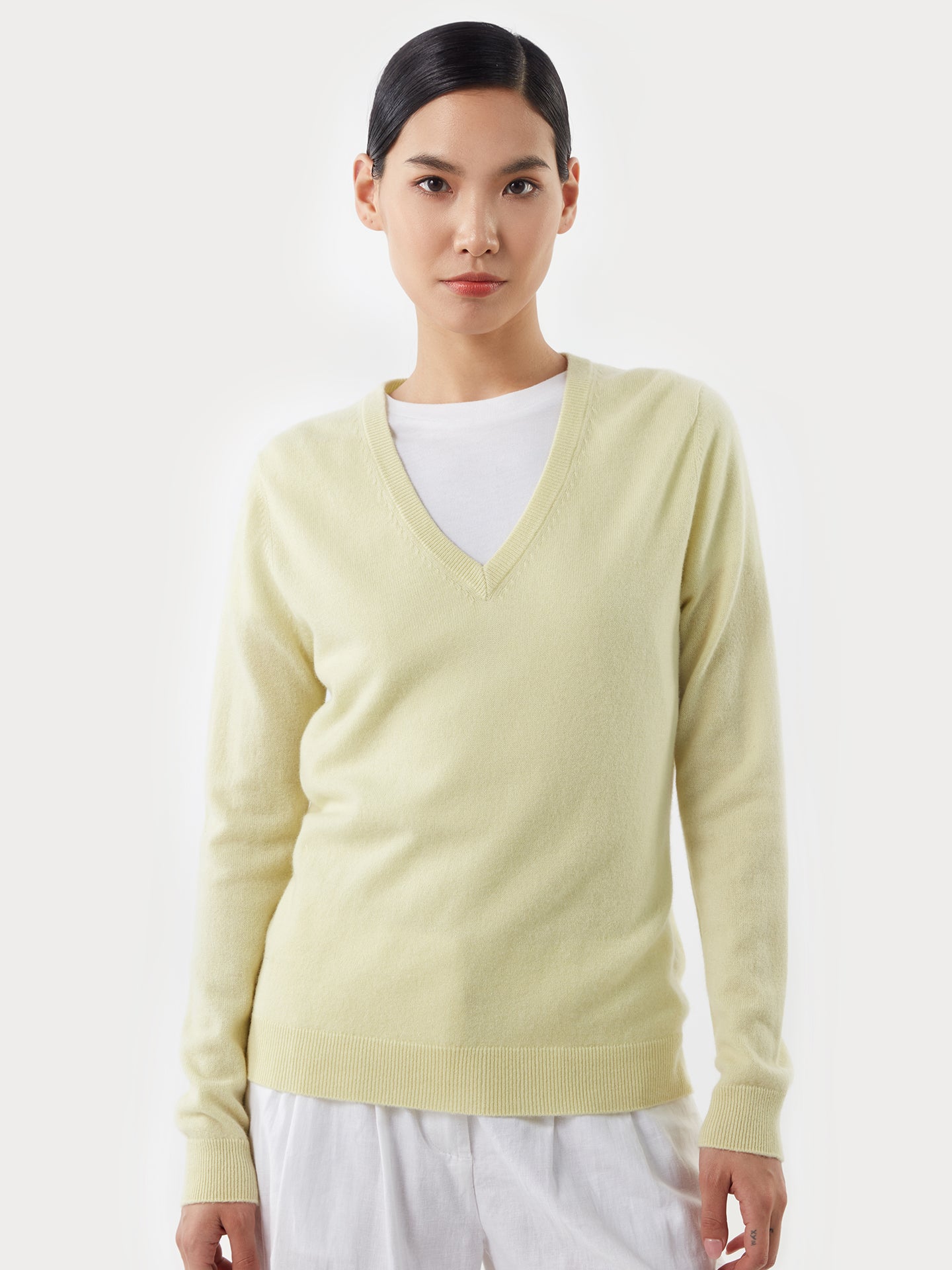 Basic Cashmere V-Neck Sweater