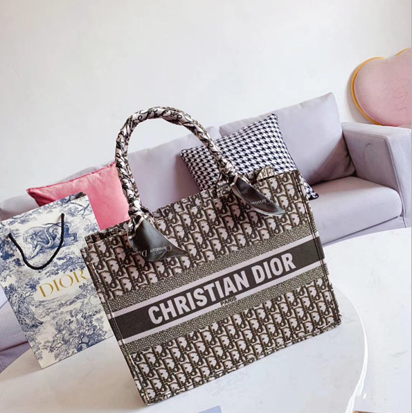 DIOR BOOK TOTE BAG IN EMBROIDERED DIOR OBLIQUE CANVAS