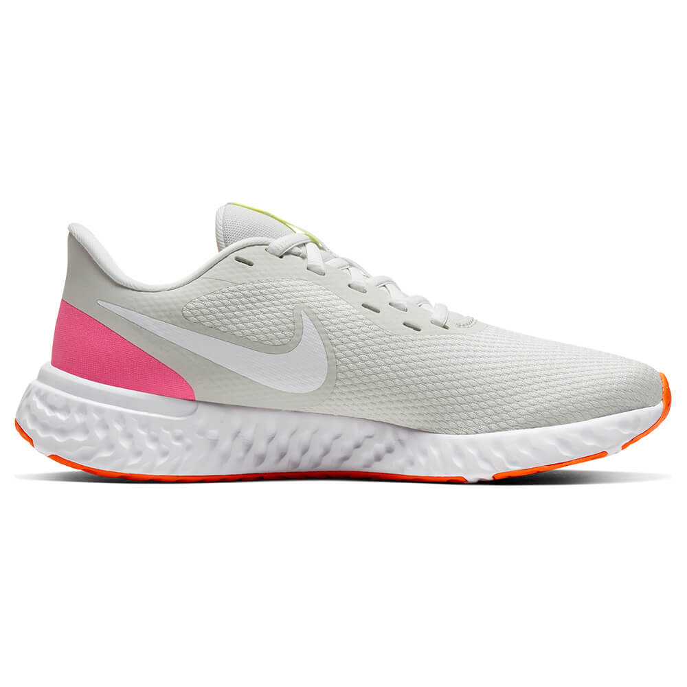 nike revolution 4 platinum pink