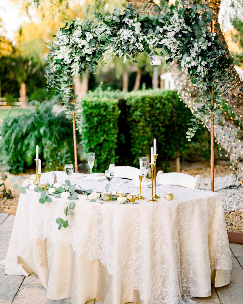 minimalistic sweetheart table