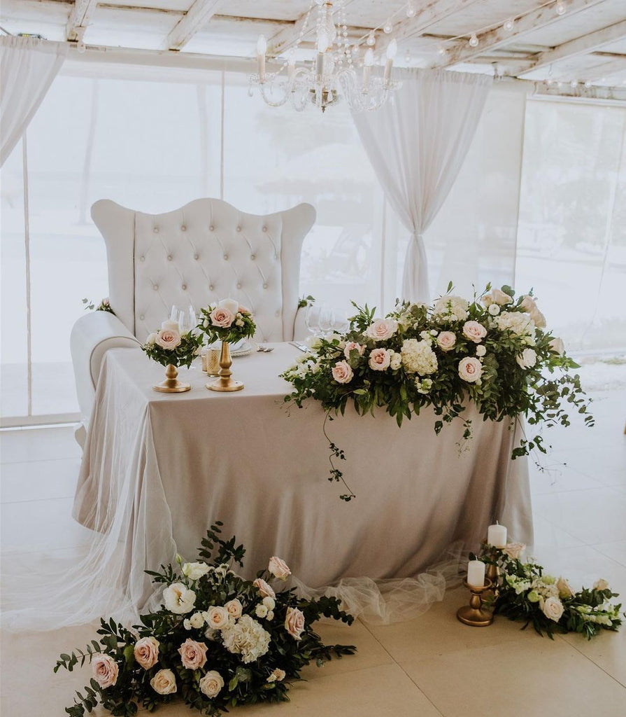 neutral sweetheart table