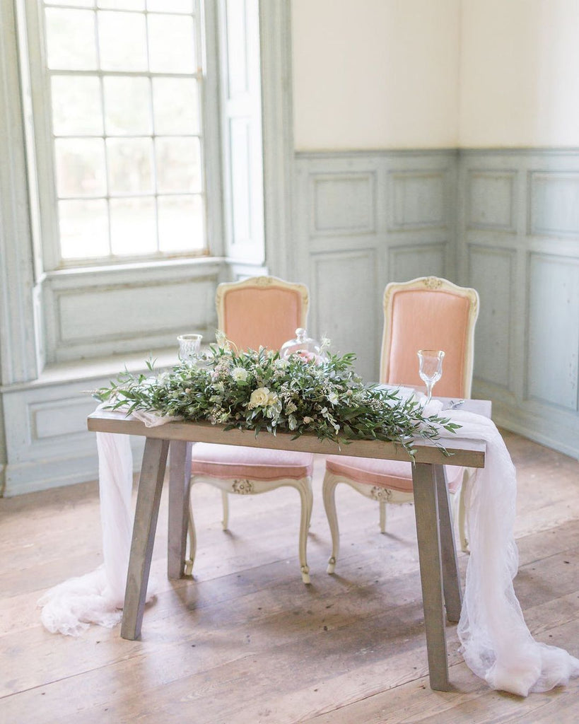 chic sweetheart table