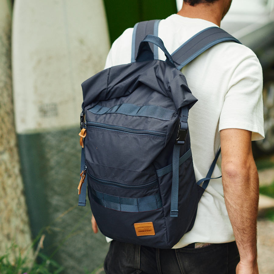 ﾌﾞﾘｰﾌｨﾝｸﾞｺﾗﾎﾞ バックパックthe Roll Top Pack For Briefing In Navy 通販 テイラースティッチ公式オンラインストア Taylor Stitch Online Store