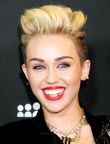 Miley Cyrus' Classy, Dainty Grillz