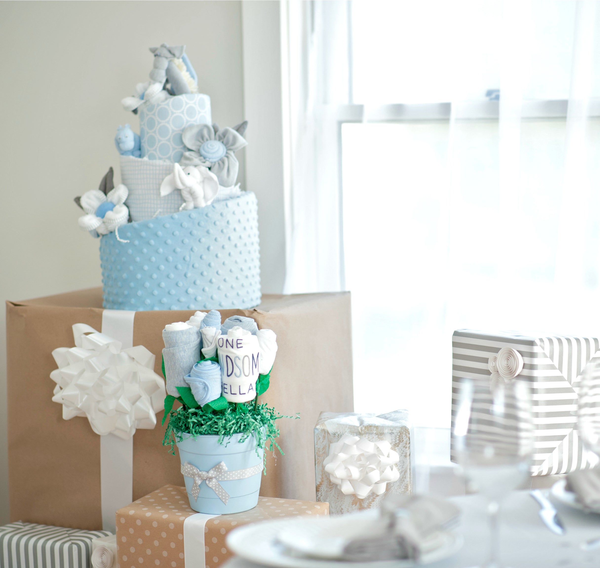 baby shower diaper cake gift table