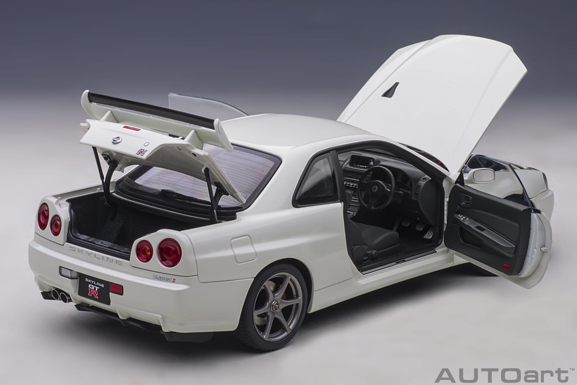 AUTOart 1:18 Nissan Skyline GT-R (R34) V-spec II (White Pearl