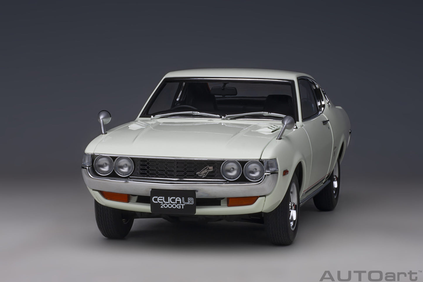 AUTOart 1:18 Toyota Celica Liftback 2000GT (RA25) 1973 (White