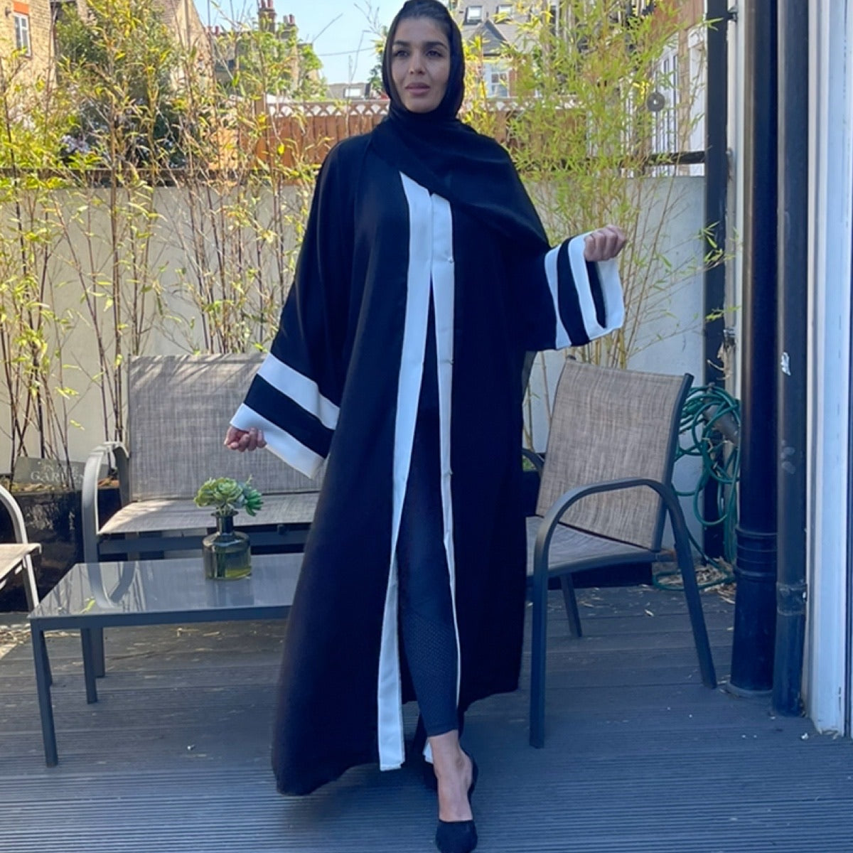 OPEN ABAYA BLACK/WHITE – Husna Collection